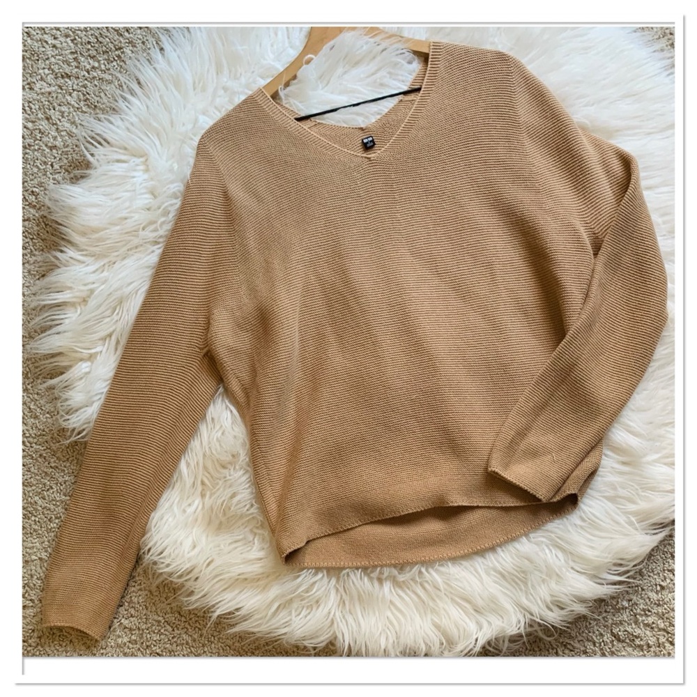 Uniqlo 3D Knit Sweater Tan Camel Small